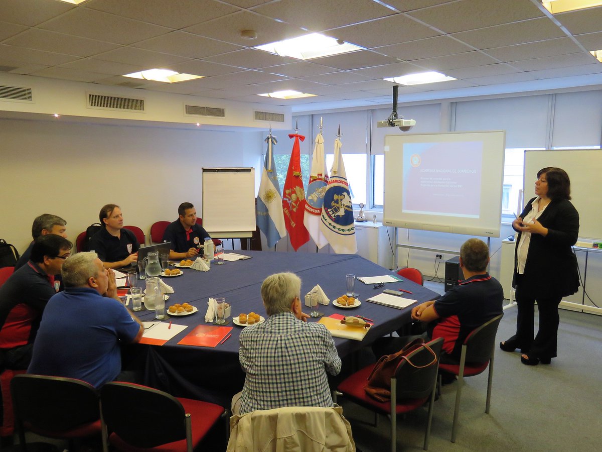 Las autoridades del C.C.P. en el Taller de Dise�o Curricular